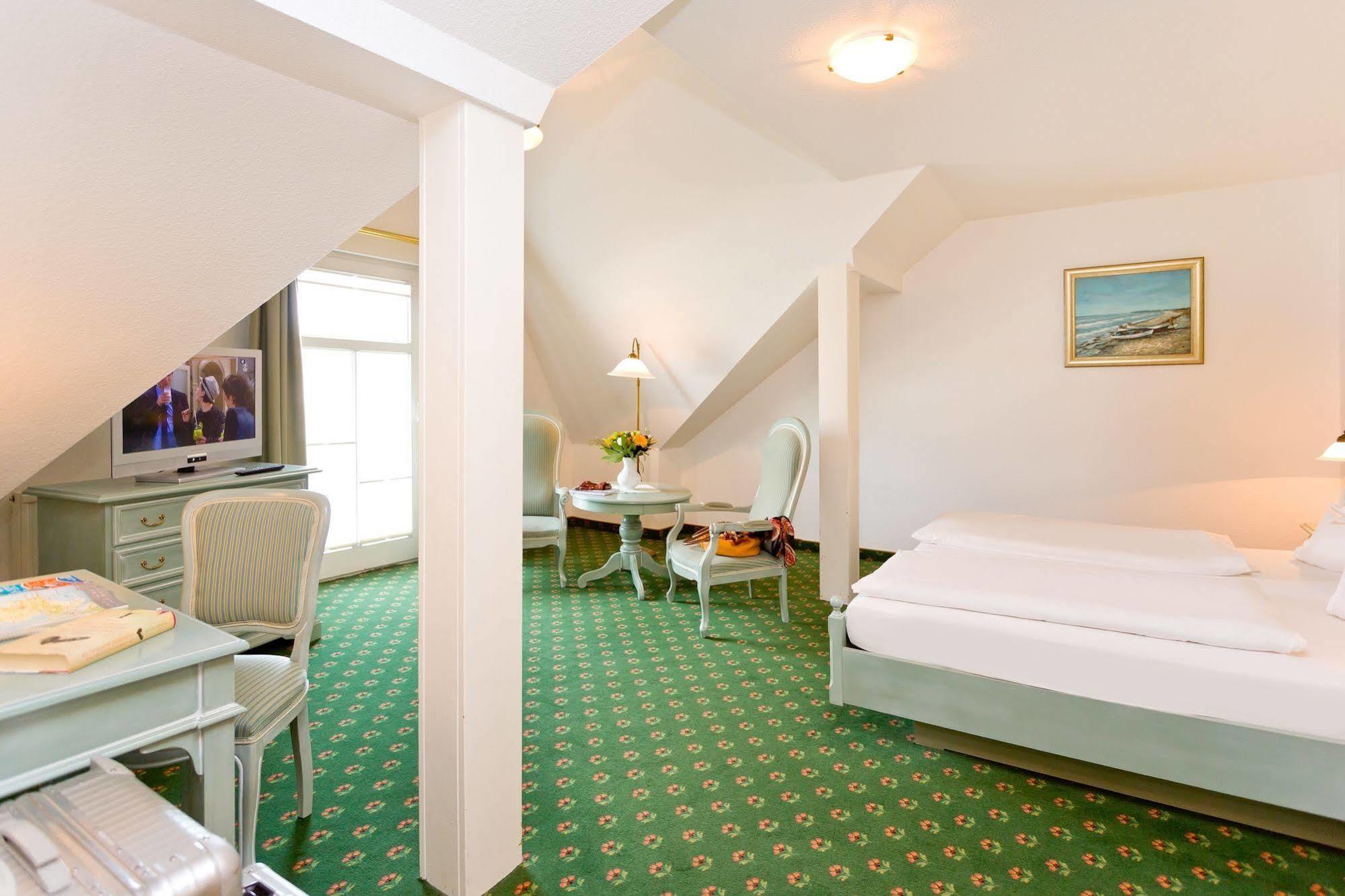Hotel Villa Neander Остзебад Бинц Екстериор снимка