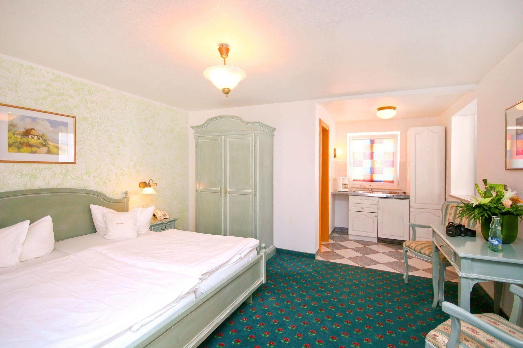 Hotel Villa Neander Остзебад Бинц Екстериор снимка