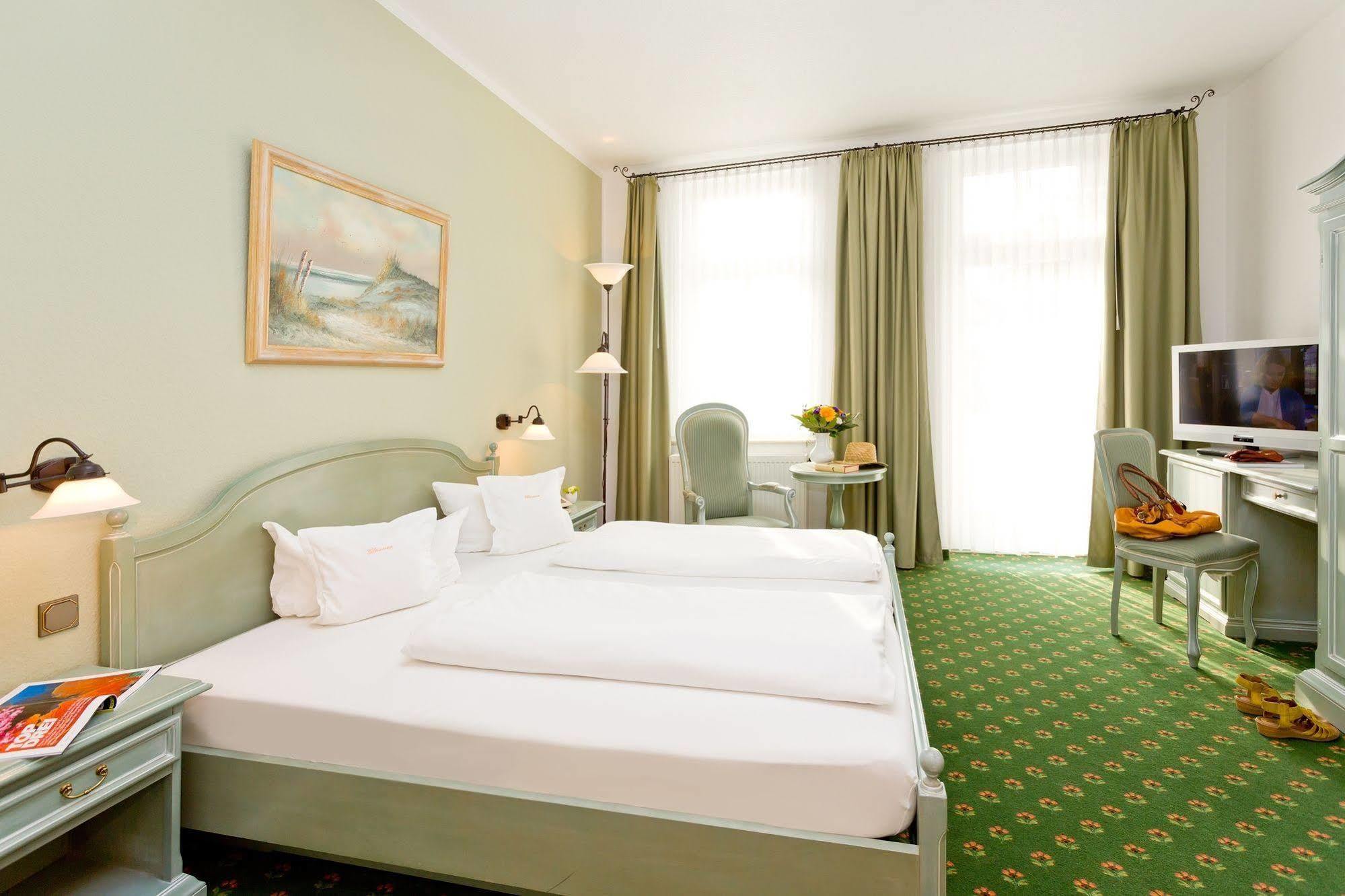 Hotel Villa Neander Остзебад Бинц Екстериор снимка