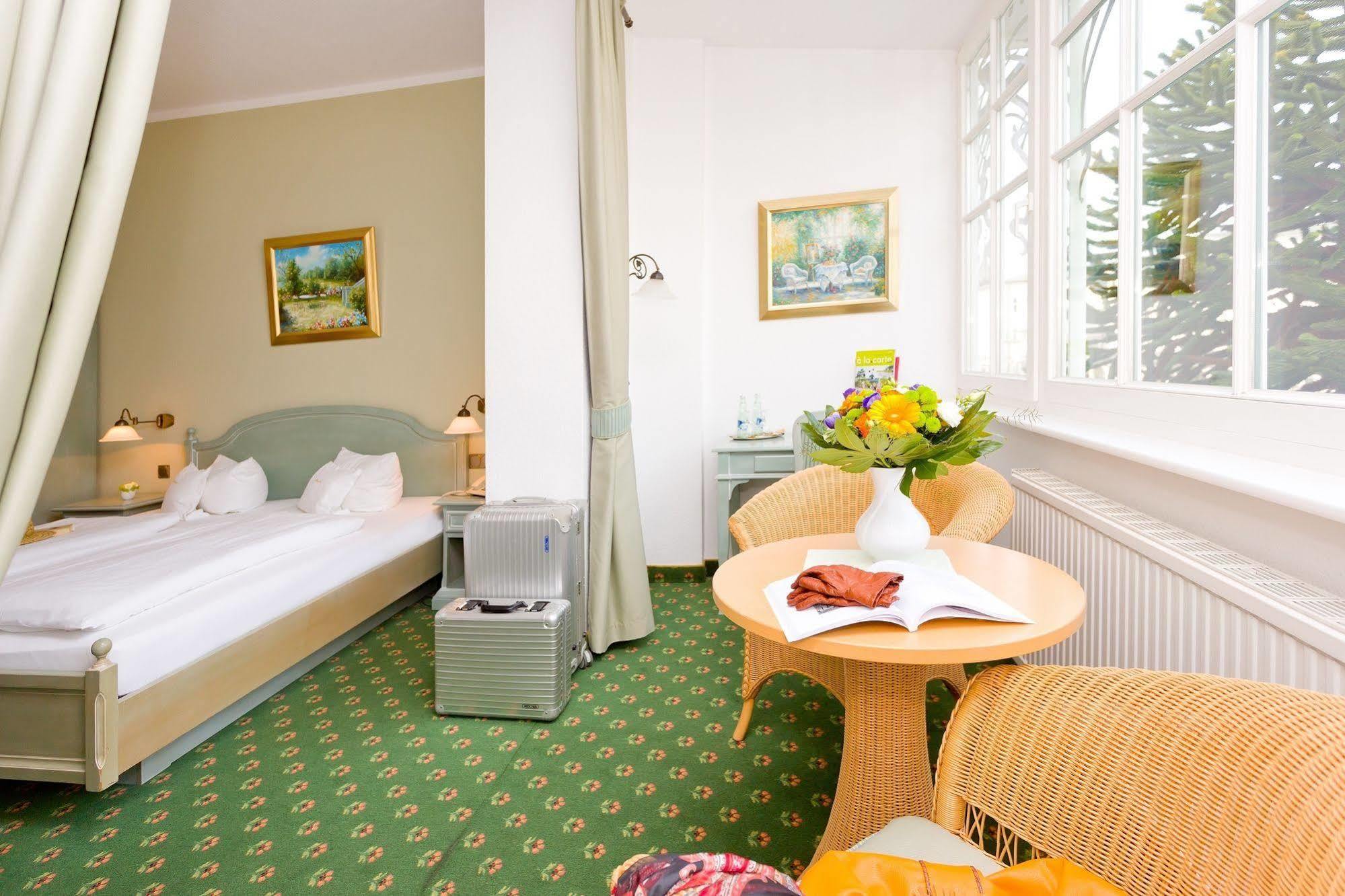 Hotel Villa Neander Остзебад Бинц Екстериор снимка