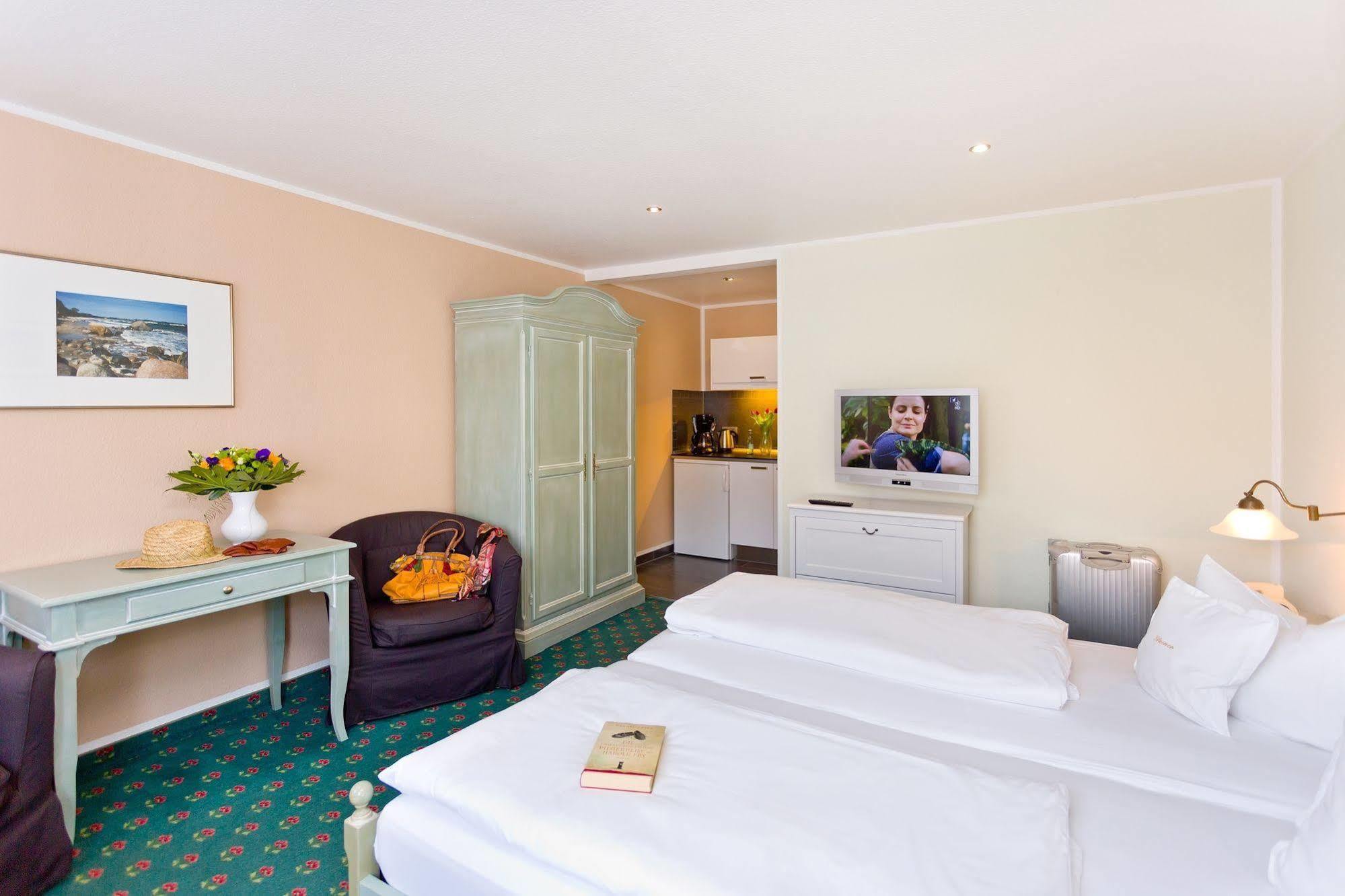 Hotel Villa Neander Остзебад Бинц Екстериор снимка